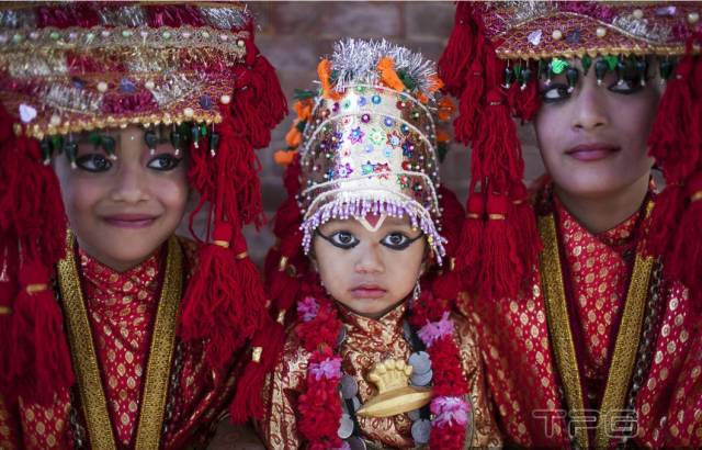 尼泊尔历代国王为维护自己的统治,每逢九月二十六日左右的女神节都要