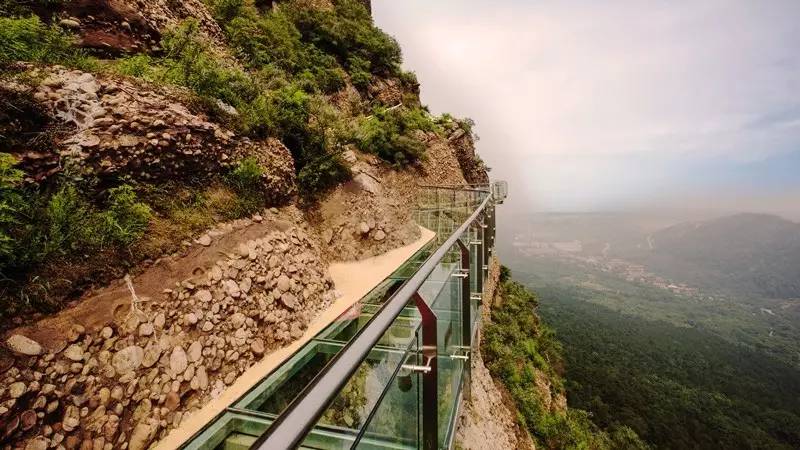 迁安 山叶口景区 新增一条真正的 且超惊险,超刺激的 高空玻璃栈道!