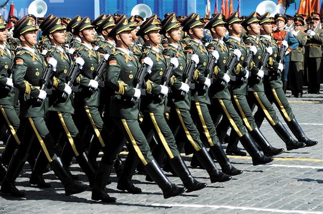 各国军队服装的比较,还是中国的最帅气!