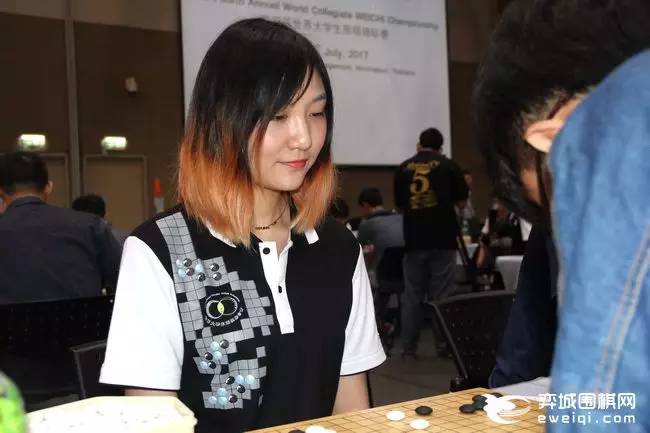 世界大学生围棋赛首轮开战 各大名校帅哥美女棋手参赛