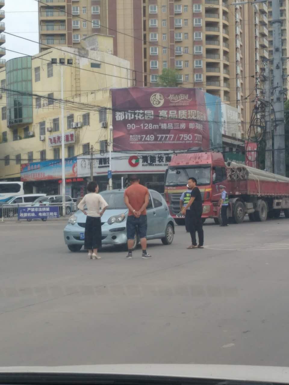 涡阳男子光天化日偷盗电瓶丨建设路上发生打架事件丨东环路接连发生两