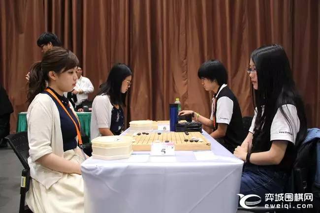 世界大学生围棋赛首轮开战 各大名校帅哥美女棋手参赛