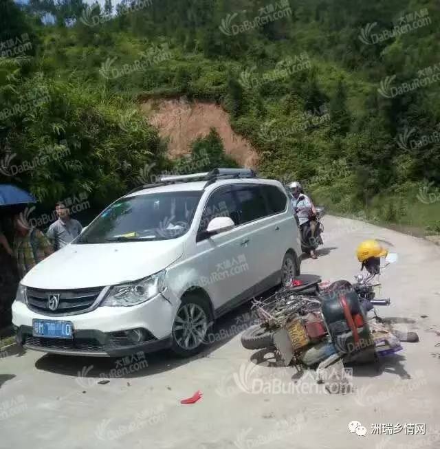 刚刚,湖寮往高陂交通事故,摩托驾驶员倒地 来源:大埔人网