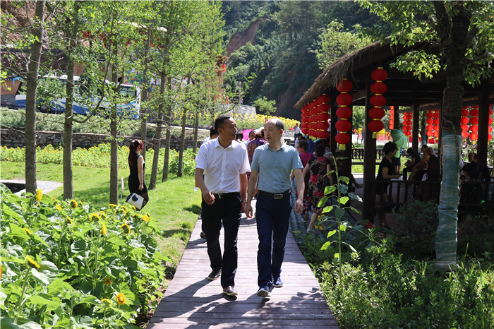 7月7日上午,湖北省十堰市张湾区首届"花果山花儿节"暨花果山花雾人间