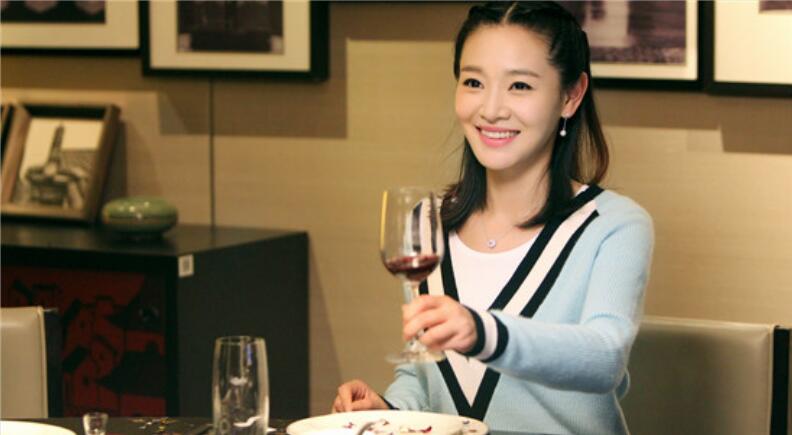 八年后,在《心术》里饰演刘晨曦的妻子赵文谷,这个角色王维维娱乐
