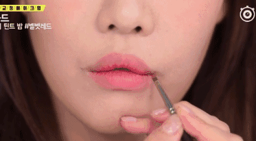 步骤4：唇部化妆技巧