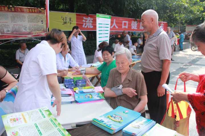 人口直通车_四川开展流动人口健康直通车暨世界人口日宣传活动 本网原创 四(2)