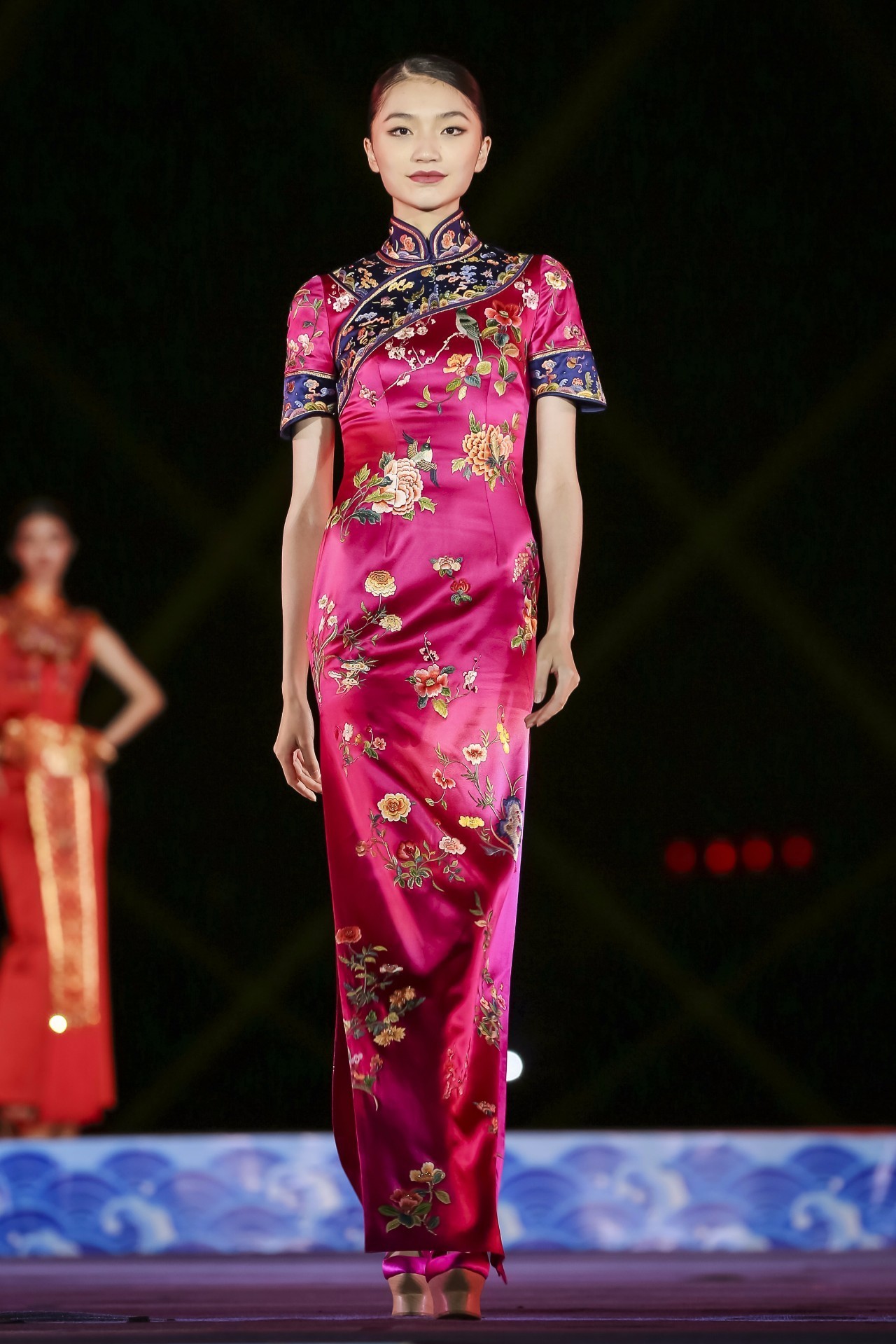 《美韵旗袍 享誉全球》|20位东方宾利名模压轴演绎旗袍之美