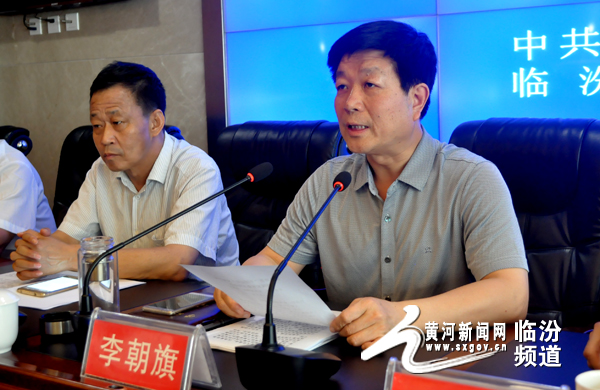临汾市委常委,宣传部长李朝旗(右)出席会议并讲话 副部长王全民(左)