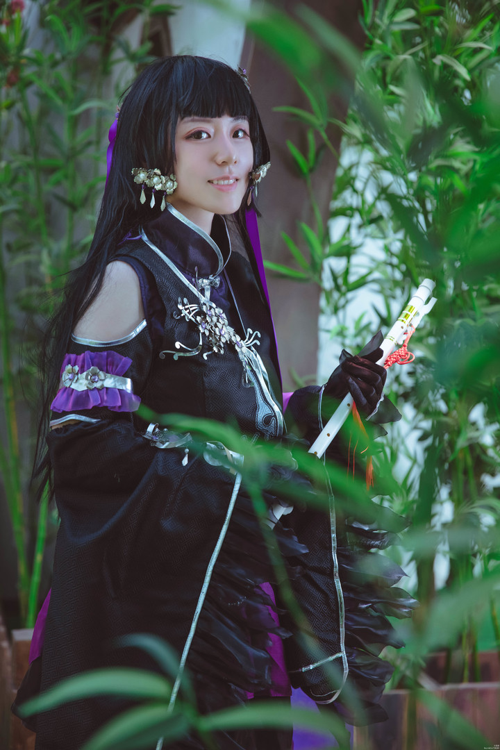 角色:定国花萝coser:泽诺