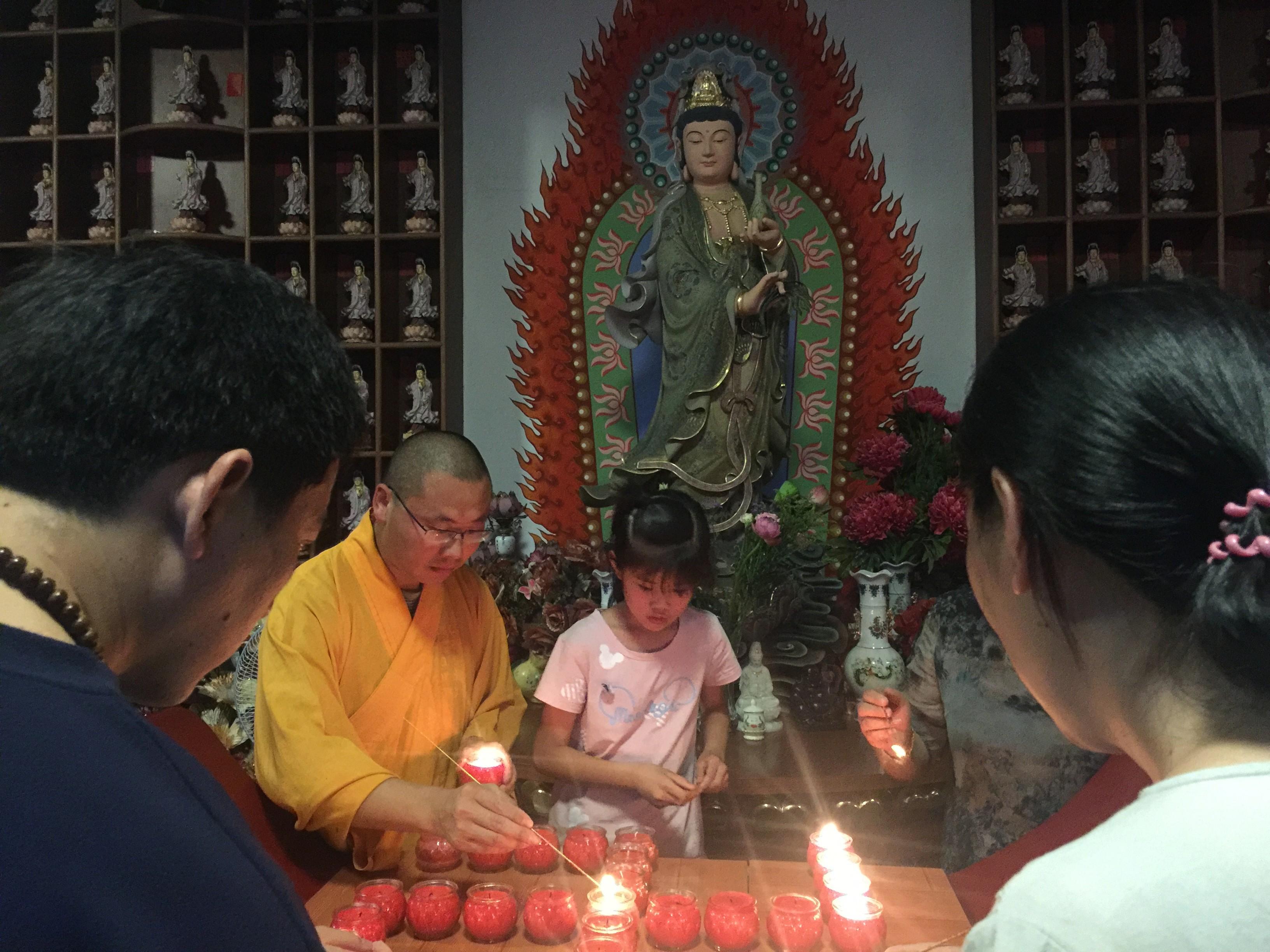 苏州古莲华寺观音菩萨成道日举行供灯吉祥法会