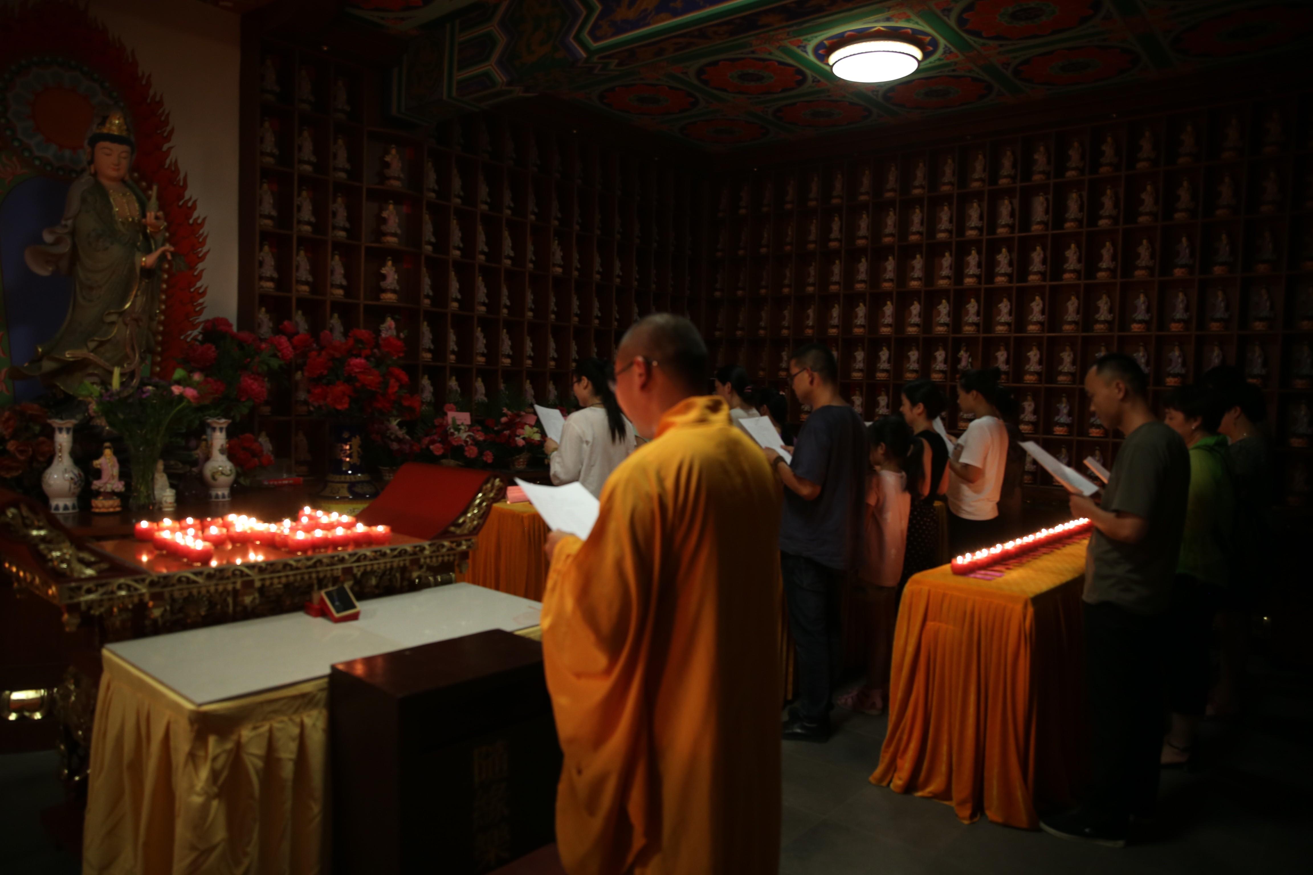 苏州古莲华寺观音菩萨成道日举行供灯吉祥法会