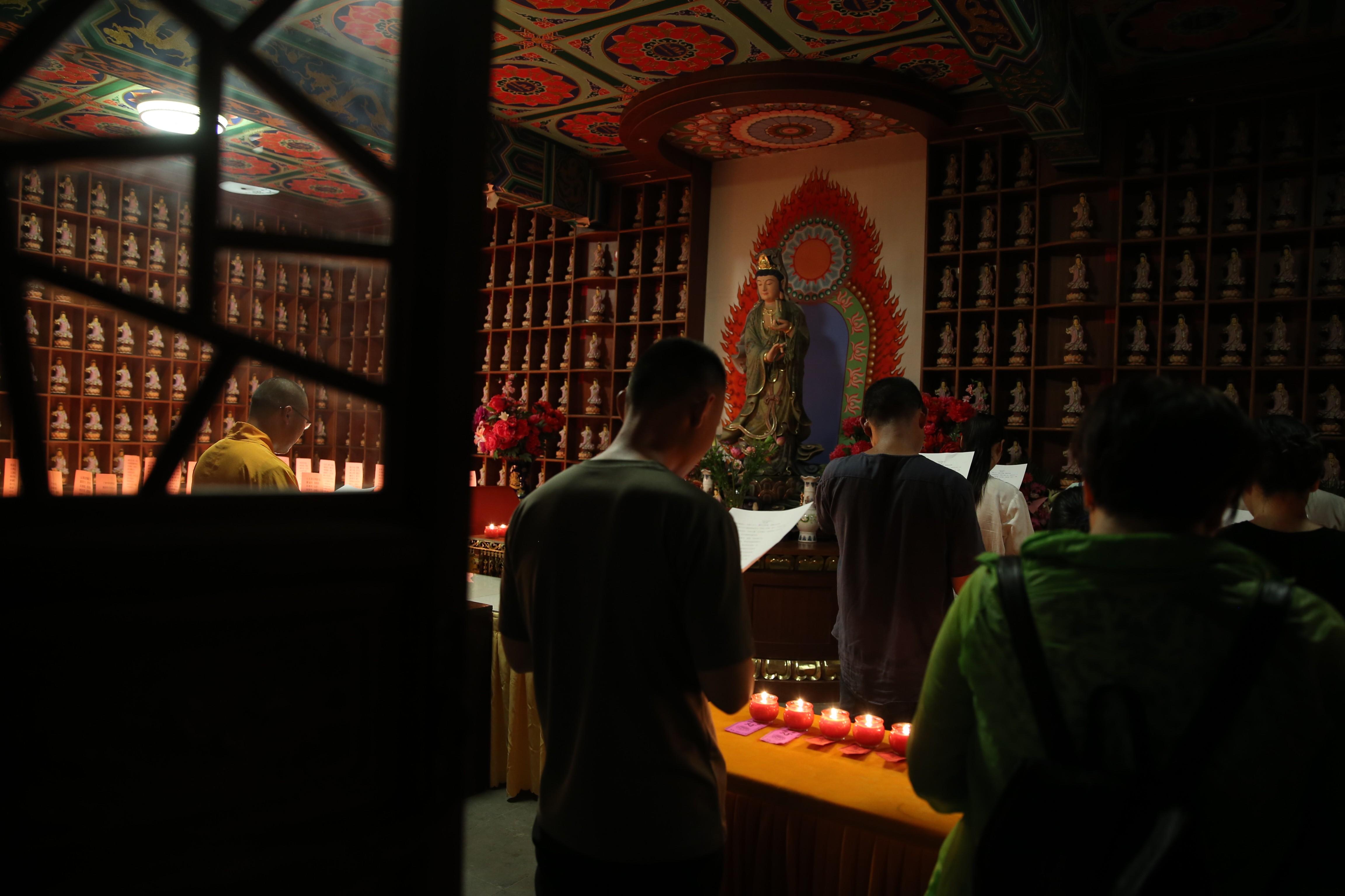 苏州古莲华寺观音菩萨成道日举行供灯吉祥法会