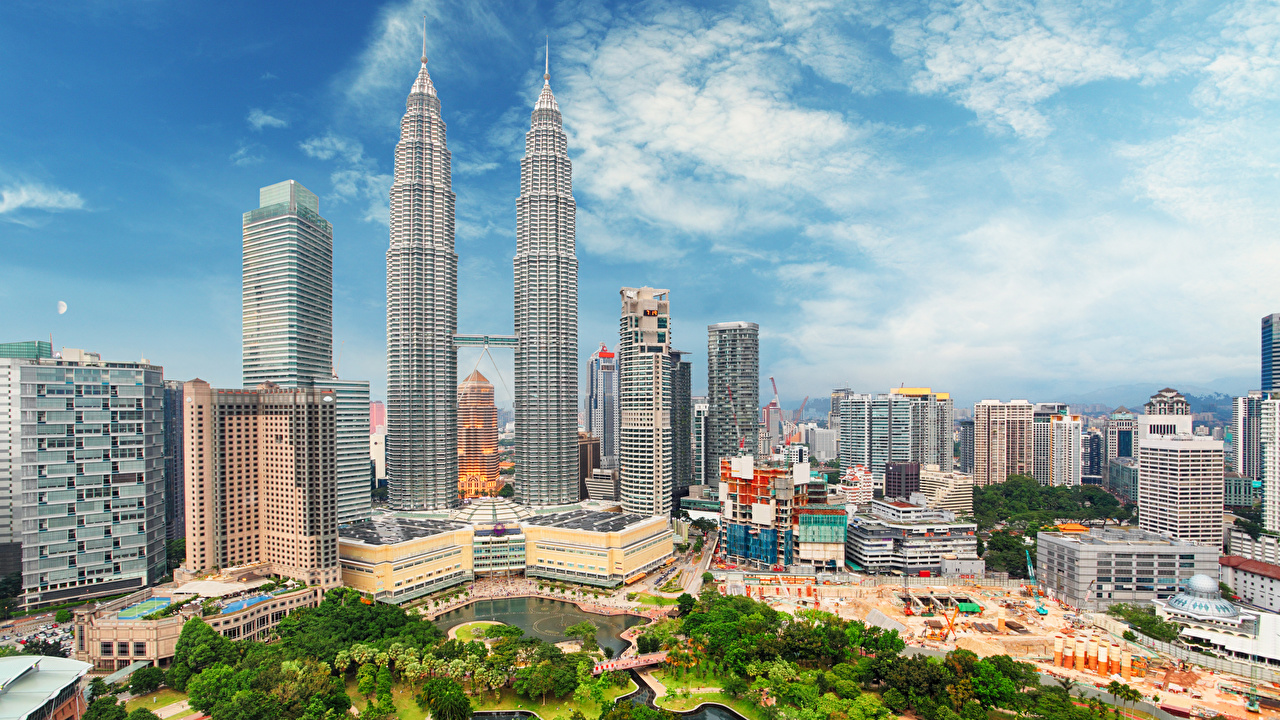 吉隆坡是马来西亚语言和人口族群最为多元化的城市,也是经济成长最