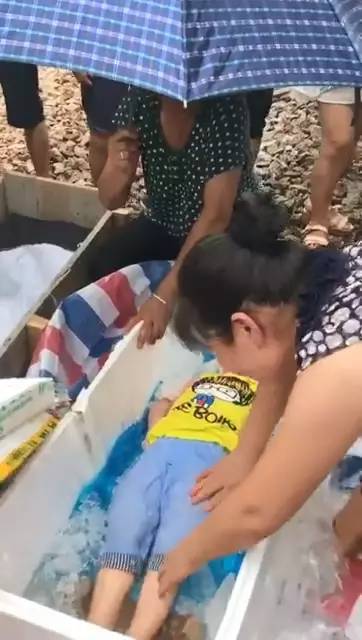 网传梅林小孩被冻死在冰库?