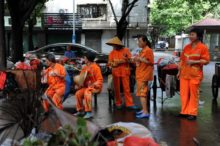 环卫工人口号_环卫工着标语马甲 老式文明宣传标语市民难接受