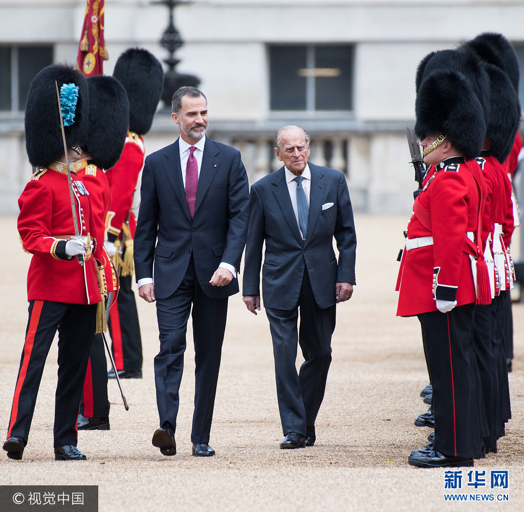 西班牙国王菲利普六世首度访英 英女王举行盛大迎接仪式(组图)