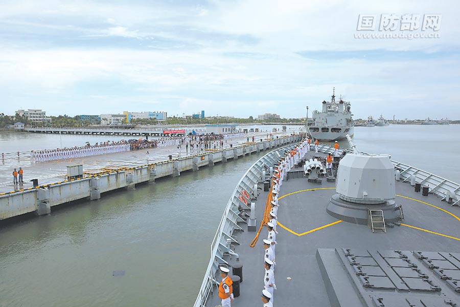 7月12日,中国海军第25批护航编队返回湛江某军港.黎友陶 摄