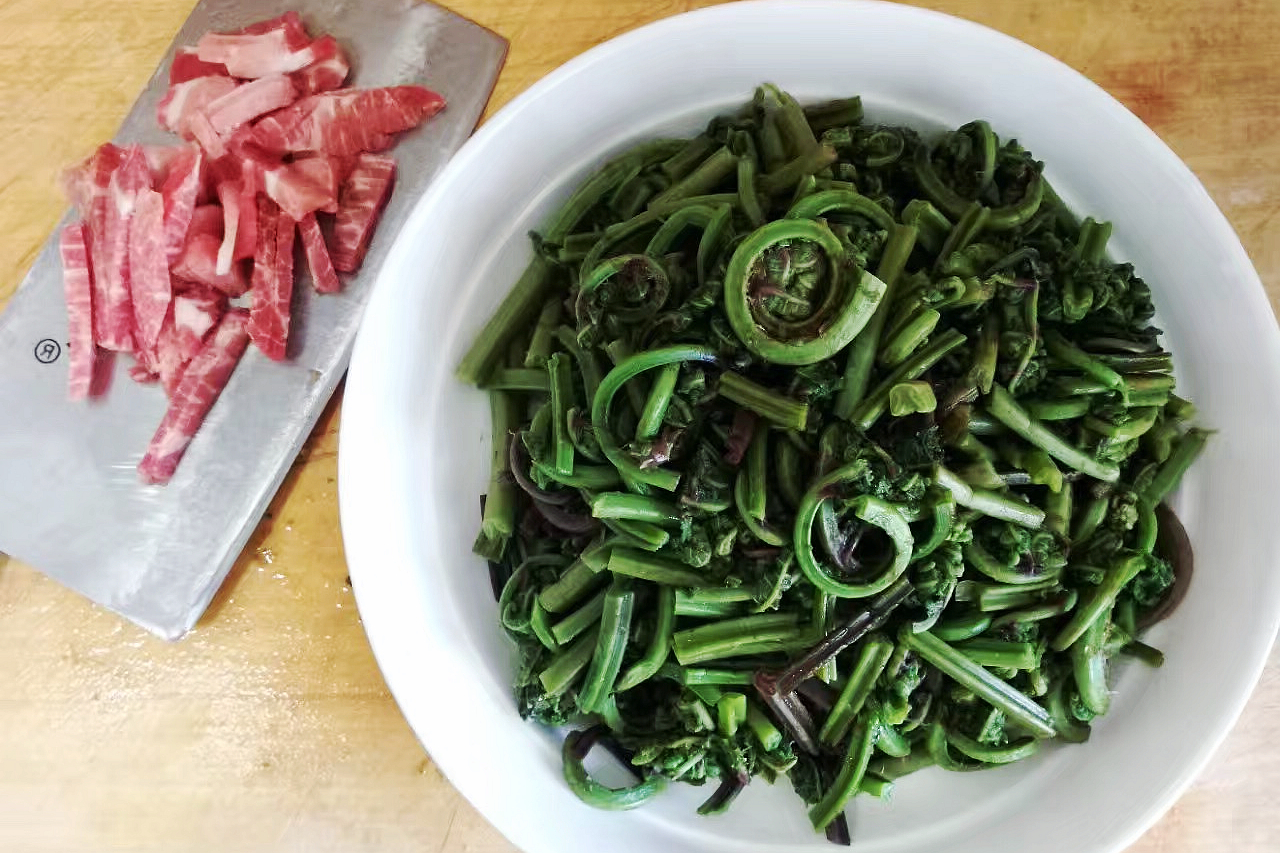 在东北有一种山野菜，叫“猴腿菜”，你吃过吗？比婆婆丁有营养_做法