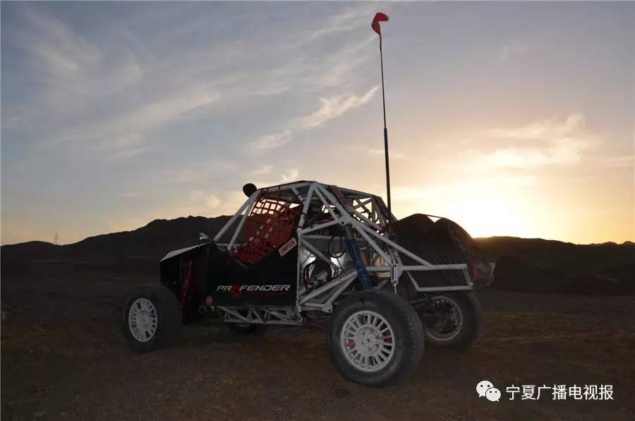 不疯魔不成活—宁夏小伙自制"钢管"越野车 翻山涉水