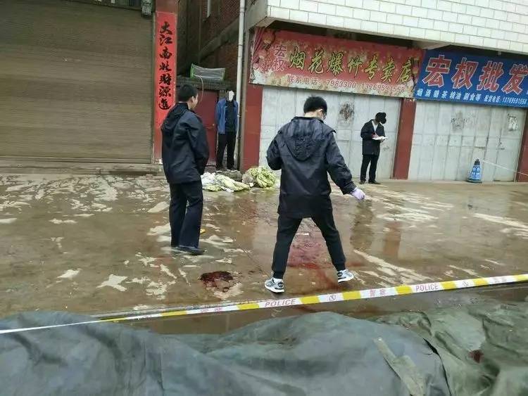 短刀各一把,至被害人周熊氏家门囗(宣威市板桥街道宣天公路高架桥旁庙