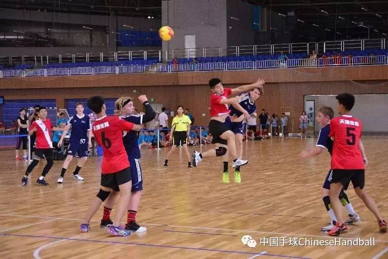 2017年"两岸"暨港澳国际青少年手球夏令营在大连体育中心开幕