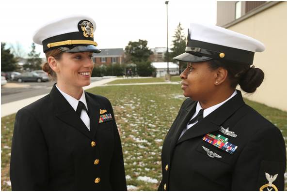 美国海军女兵制服百年史:告诉你女汉子是如何练成的