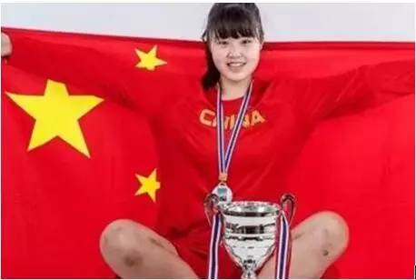 身高超2米入选国家队偶像是奥尼尔99年的女篮天才李月汝是咱东莞囡