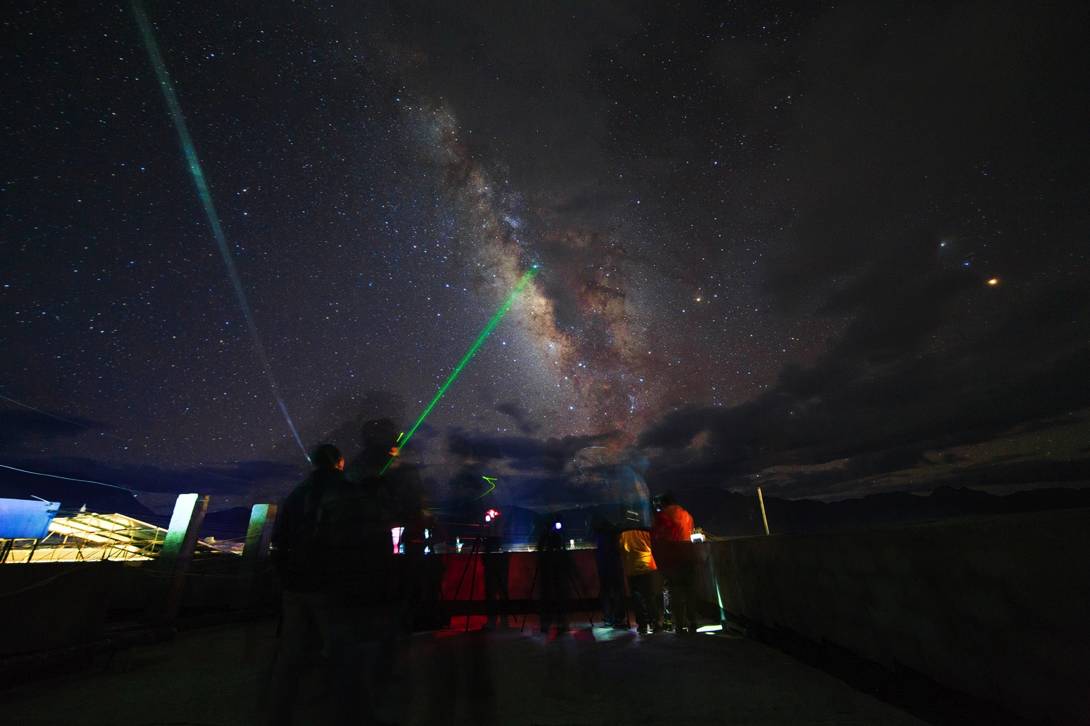 其它 正文  21:00 由主讲老师讲解观星礼仪,与流星雨有关的天文知识