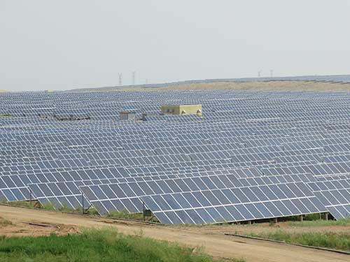 集团1000兆瓦库布齐沙漠生态太阳能光伏光热治沙发电综合示范项目参观