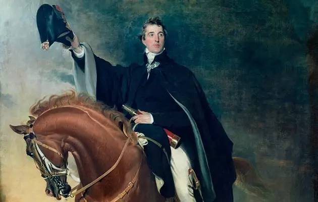 世纪,英国将军第一代威灵顿公爵阿瑟·韦尔斯利在英军中推广皮质长靴