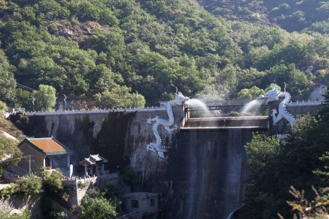 密云地区总是带给人们惊喜.白龙潭风景区就是其中之一.