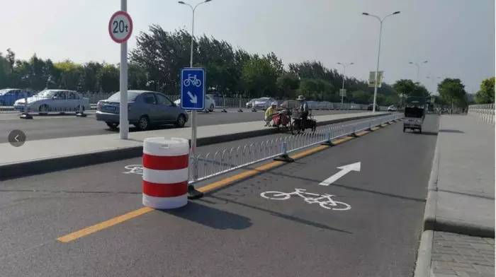 天津这里的自行车道一分为二,怎么走,这就教给你!