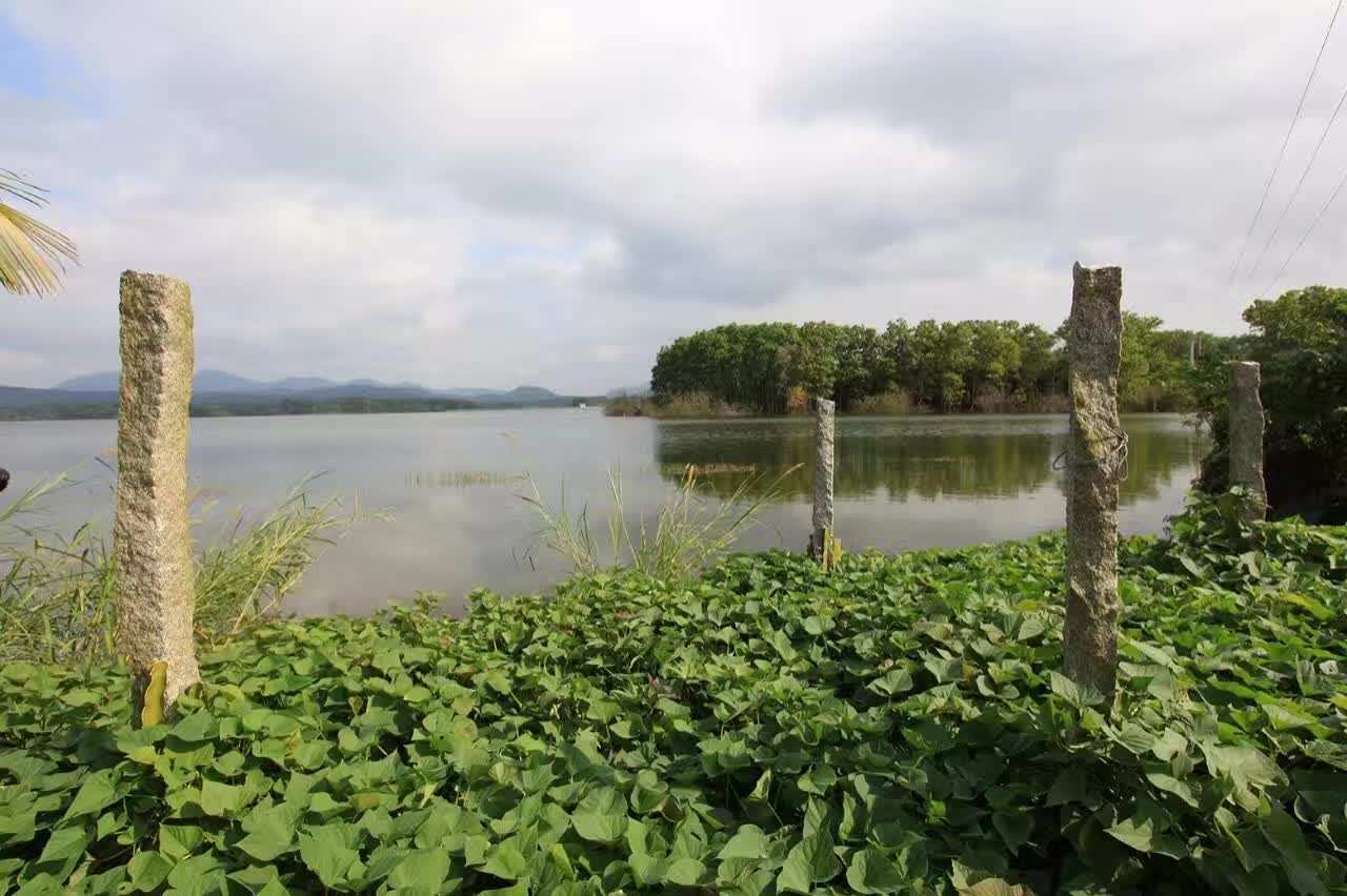 交通指南:木色湖地处屯昌县西南部的枫木镇.