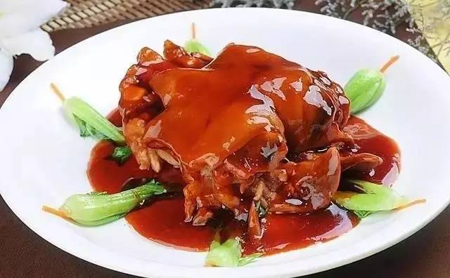 手扒肉:红食中的一种,蒙古族千百年来的传统食品