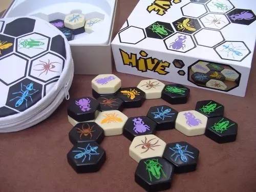推荐桌游之八-没有棋盘的《昆虫棋》(Hive)