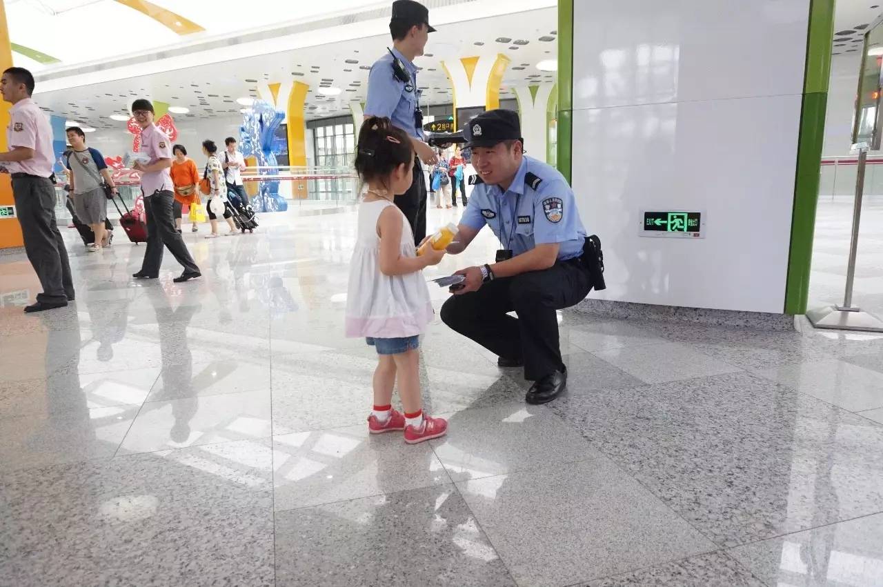 据轨交警方统计,进入暑期以来地铁内已有至少6起儿童走失向警方求助