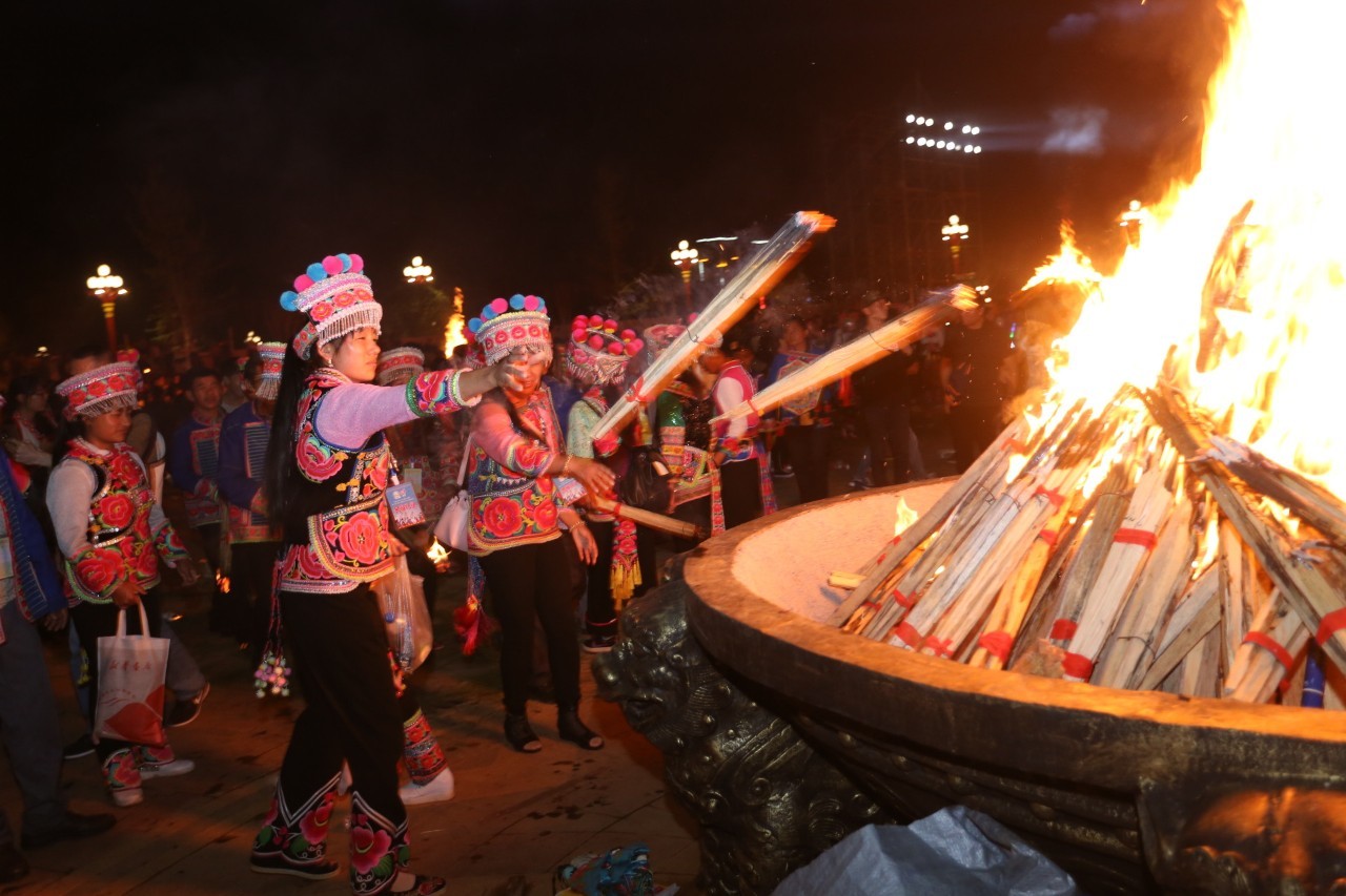 楚雄火把节"祭火大典"玩嗨啦!