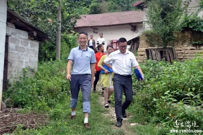 南与龙凤村毗邻,西与夷陵区百里荒山脉相连,北与太平村交界