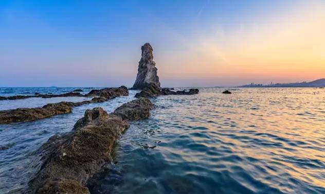 全域旅游在崂山丨晨迎旭日暮送晚霞,你可知日落时的石老人更加妖娆