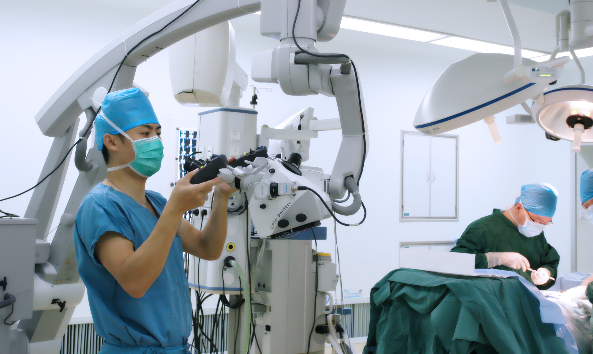 微创柔性手术机器人MicroNeuro完成首例深位颅内活检手术人体实验----自动化研究所
