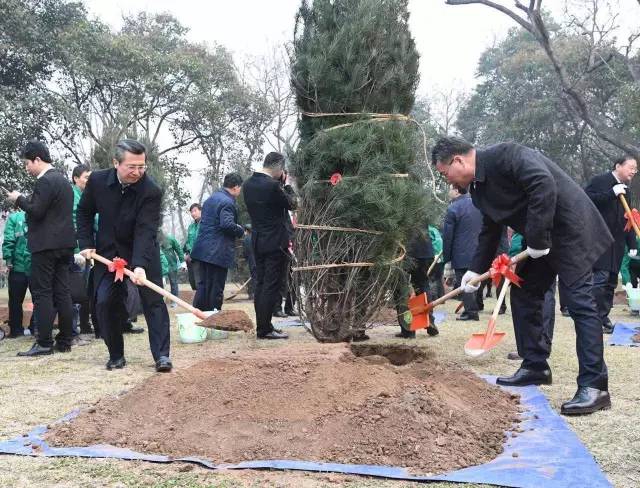 控股集团董事长李书福,正泰集团董事长南存辉,传化集团董事长徐冠巨