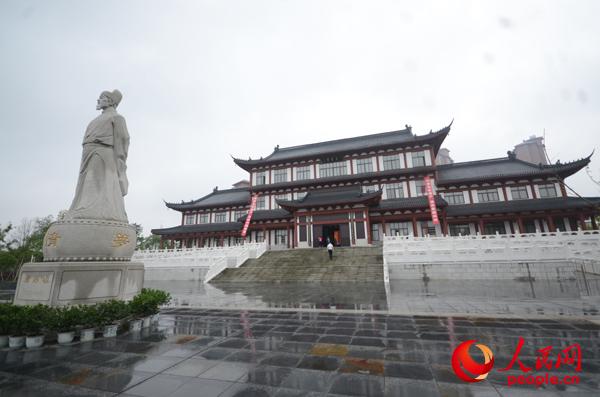 雨中的汤显祖纪念馆时雨 摄