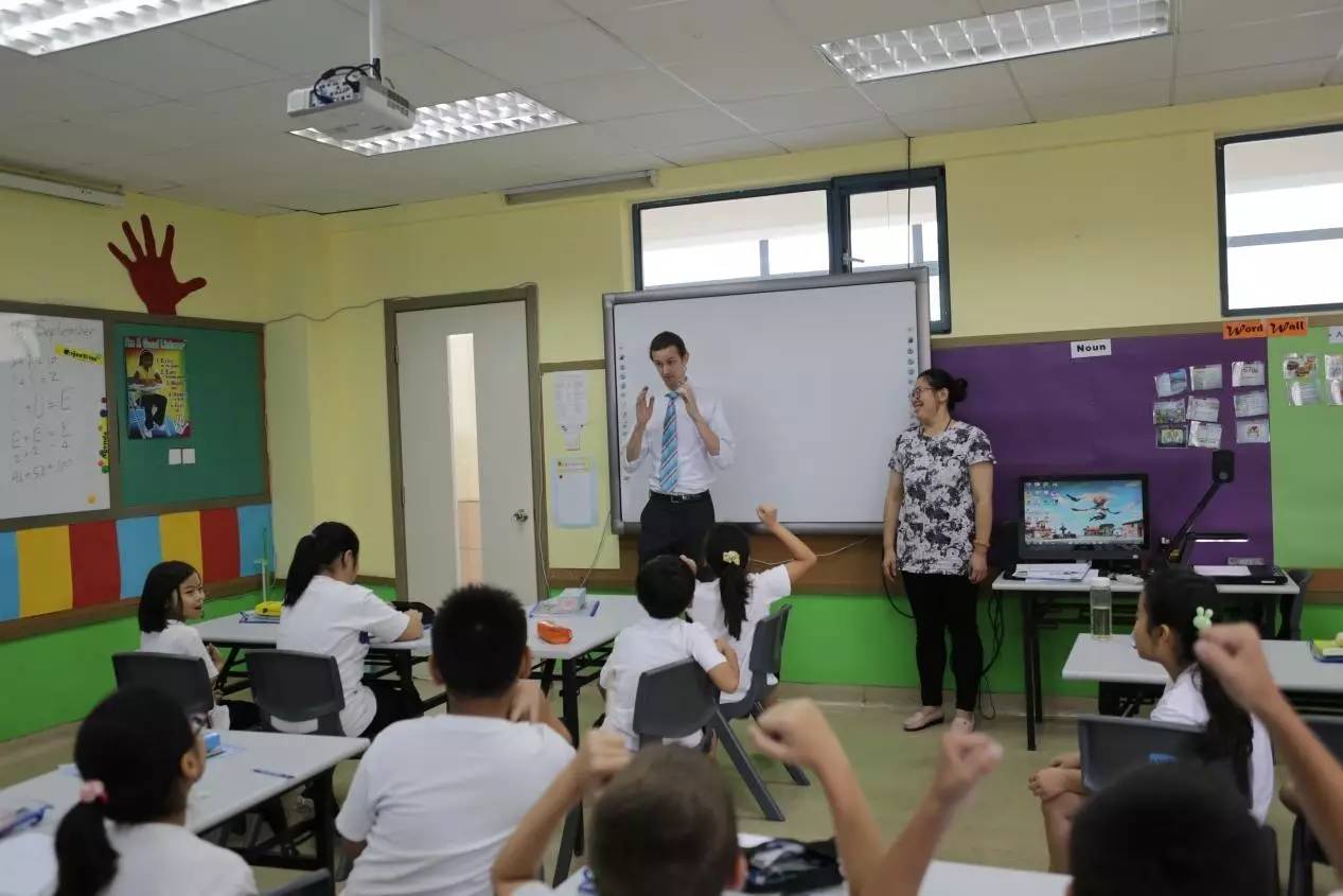 中外方双校长管理及双教师合作教学模式将东西方教育文化精华带给学生