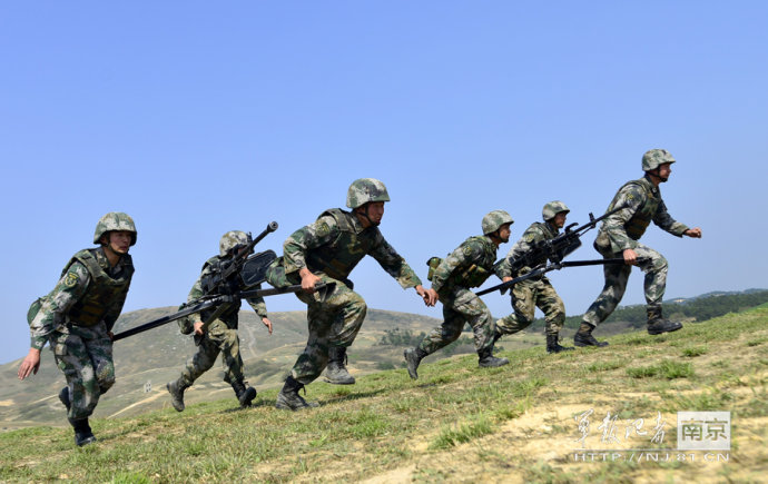 印媒披露中印对峙细节:350名印度士兵站成500米人链