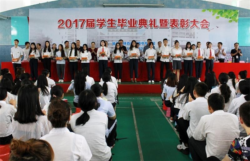 随后,职业培训科郑烁副科长介绍了学校厦门大学学习中