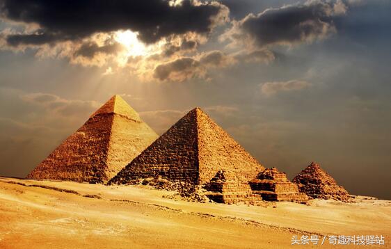 全球十大顶级建筑:埃及胡夫金字塔是个谜