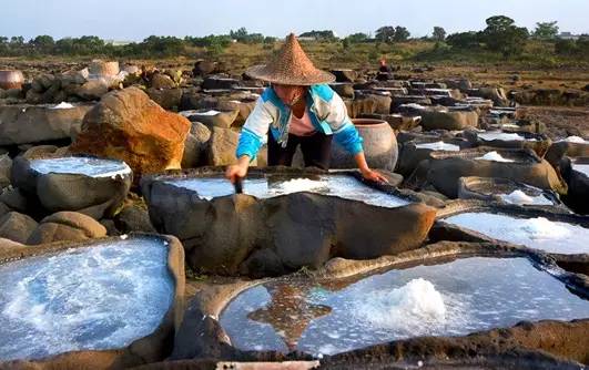 图来源:海南新闻网 从唐朝开始 生活在这里的人们就利用盐田制盐 晒