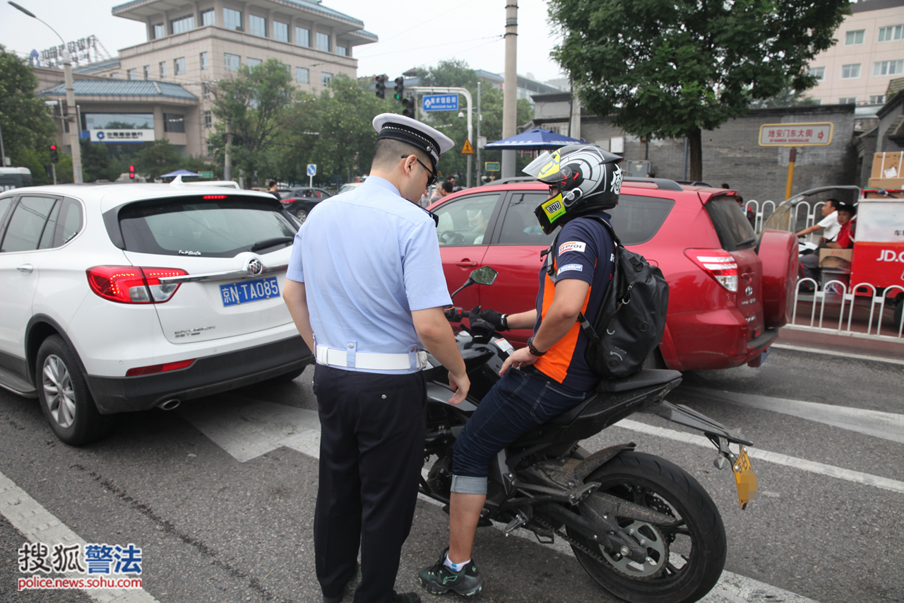 交管局涉车队整顿京b号牌摩托车进四环路行驶行为