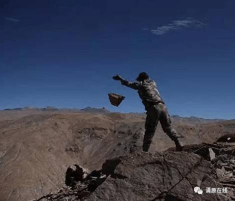 向在对峙一线的解放军致敬,西藏军人无人区生活照